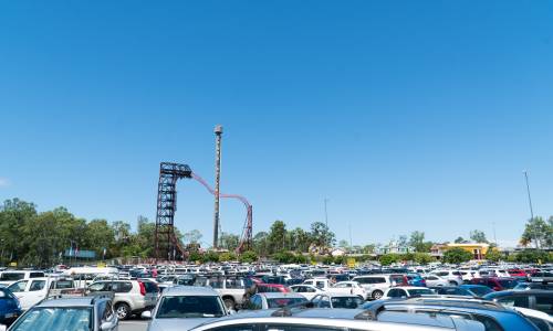 Dreamworld rebounds with big crowds for the peak season